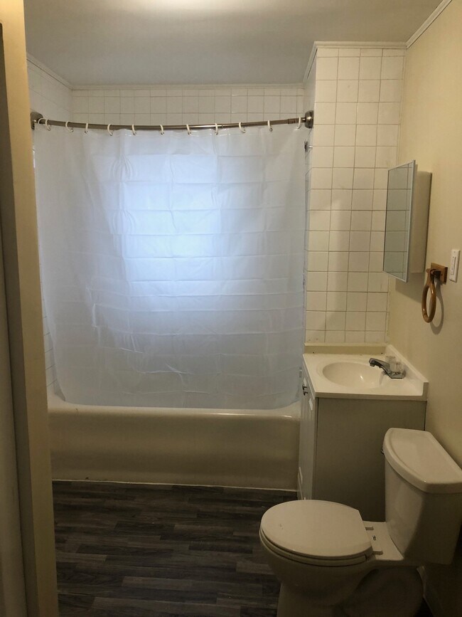 Building Photo - 1204 Lakeview Avenue Apt #1R, Whiting, IN ...