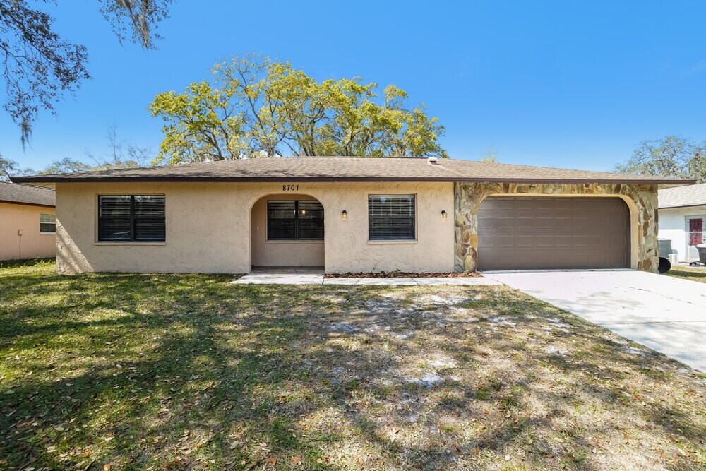 Primary Photo - 8701 Forest Lake Dr