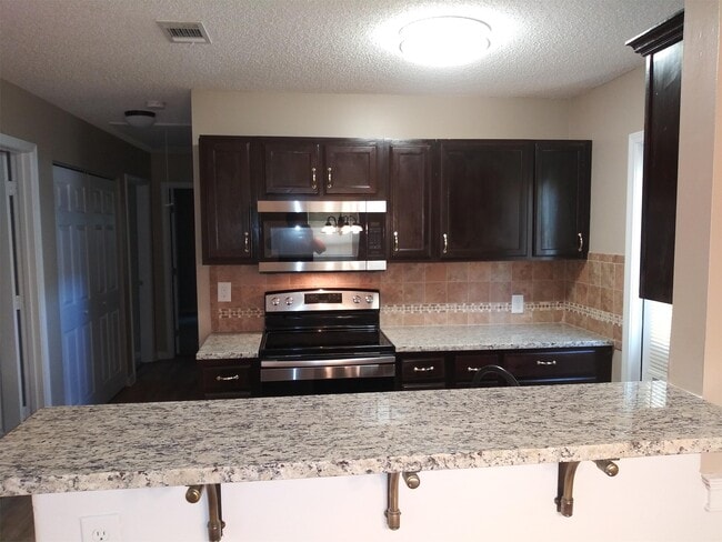 Building Photo - 1644 Hallmark Hills Dr