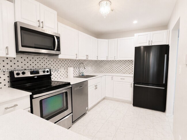 Building Photo - 20505 E Country Club Dr