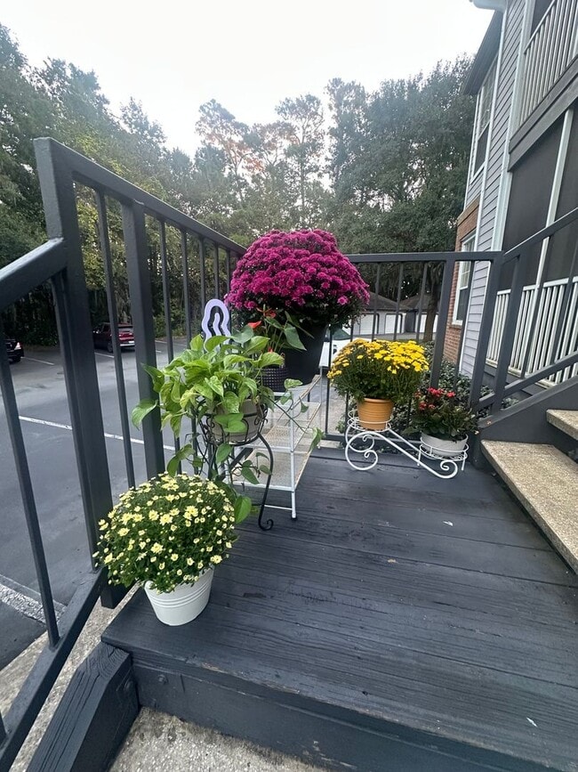 Building Photo - Quaint 2BR Duplex in Savannah