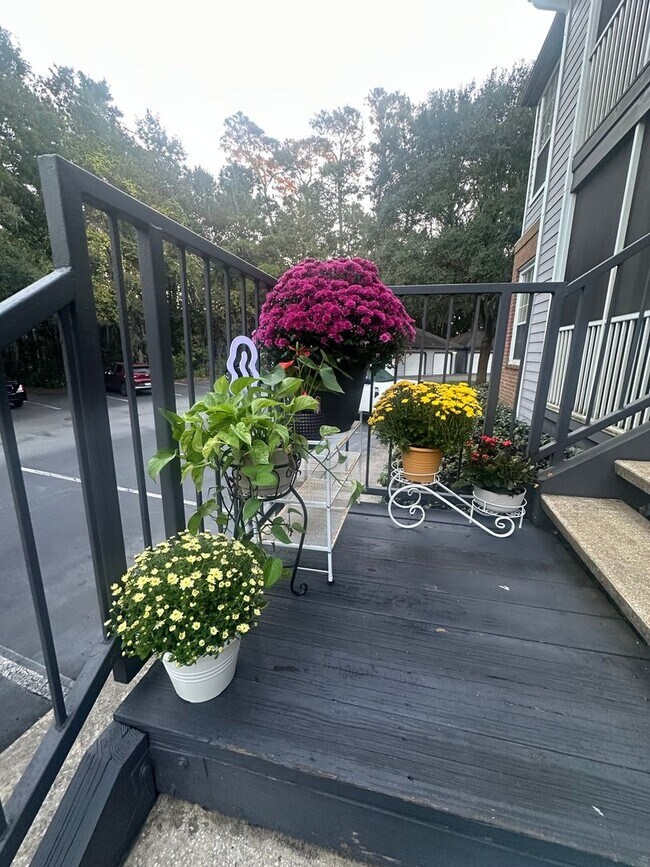 Foto del edificio - Quaint 2BR Duplex in Savannah