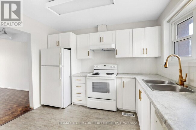 Building Photo - 920 Dynes Rd