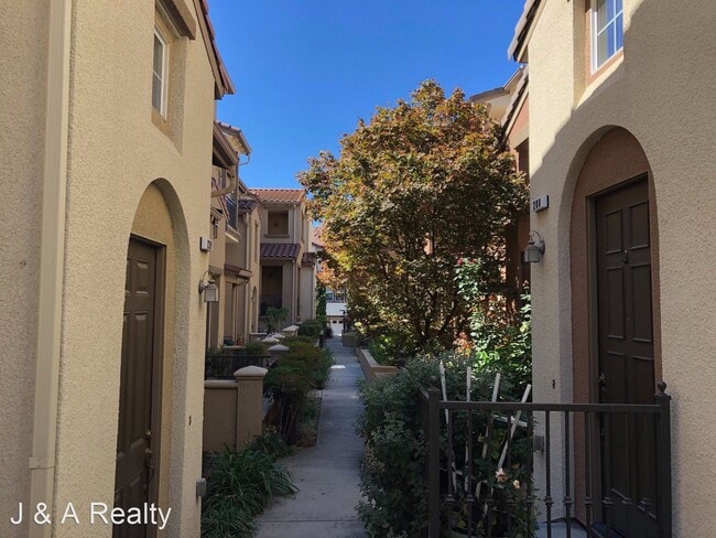 Building Photo - 2 br, 2 bath House - 235 Bunch Grass Terrace