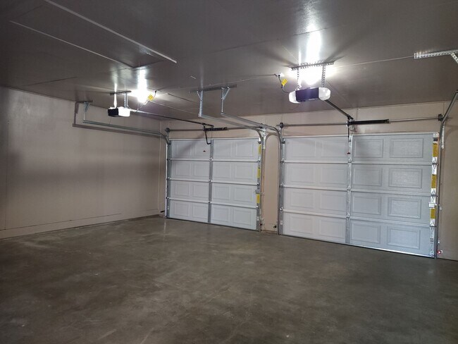 Foto del edificio - Freshly Renovated Home with Modern Finishes