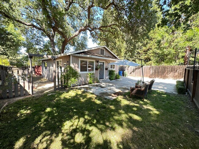 Building Photo - 1284 RUDGEAR RD DUPLEX