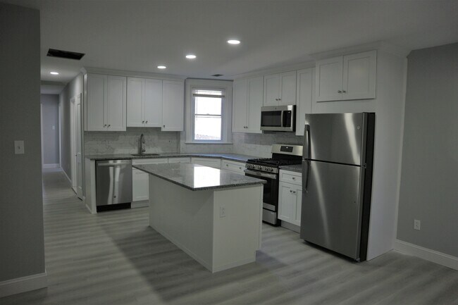 Building Photo - 6064 Ridge Ave