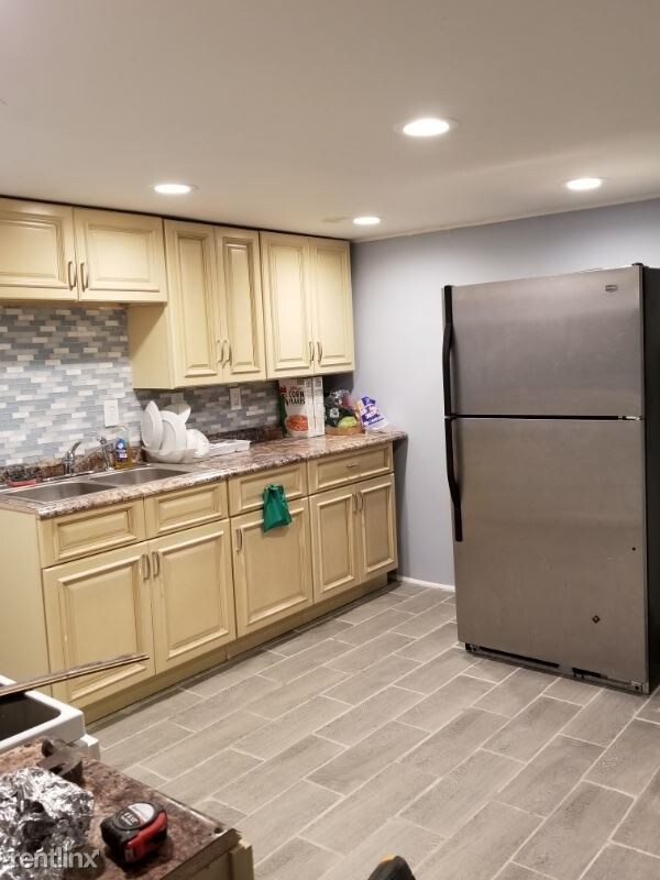 Foto principal - 3 br, 1 bath Townhome - 23 Benjamin St