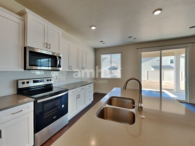 Building Photo - 1408 E Ludlow St