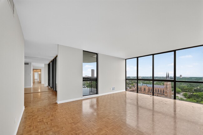 Foto del edificio - 5001 Woodway Dr