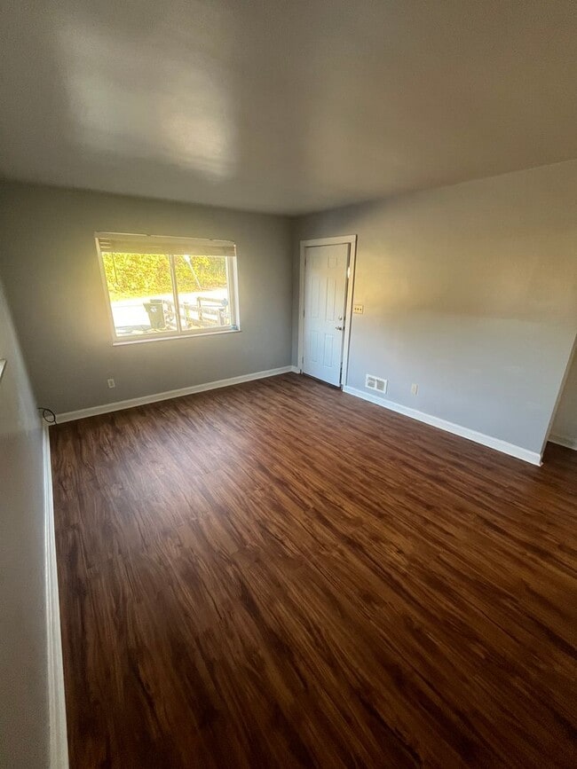 Building Photo - 10915 Main St