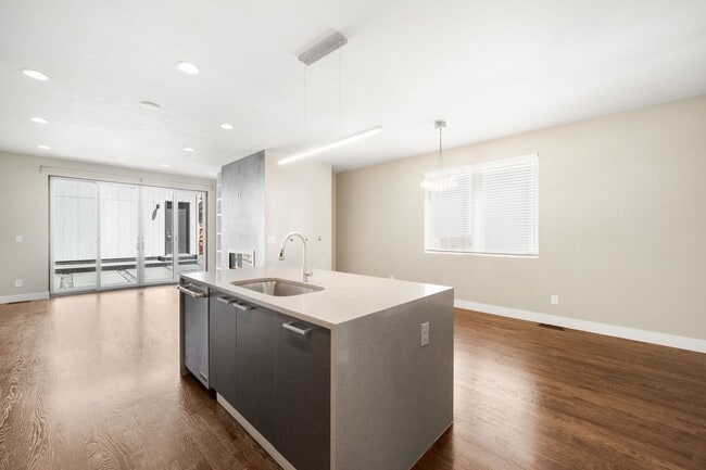 Building Photo - 1751 W 40th Ave