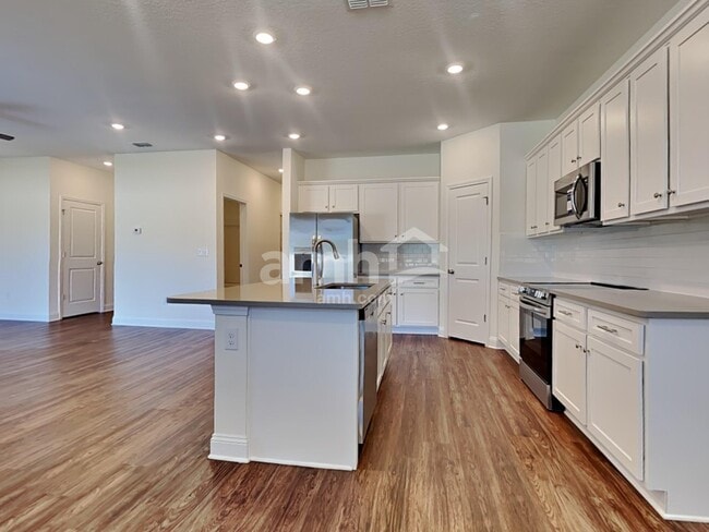 Building Photo - 65 Davila Ct