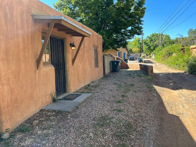 Building Photo - 988-B Acequia Madre - Lease Only *LEASE PE...