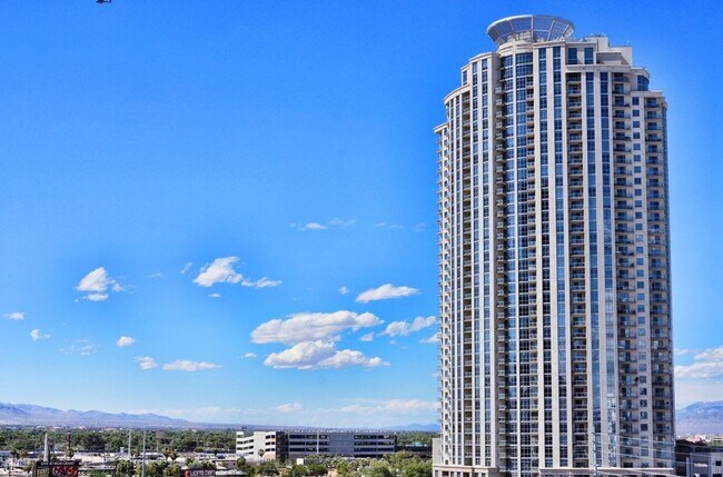 Foto del edificio - ***GORGEOUS FURNISHED 1 BEDROOM CONDO AT A...