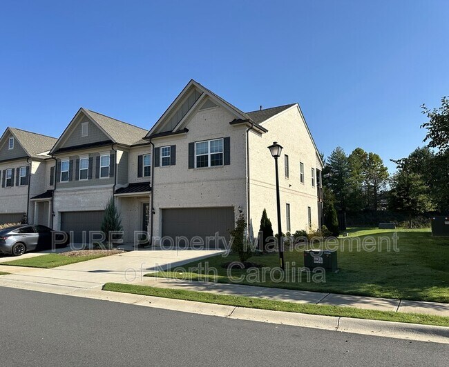 Foto del edificio - 112 Heathbrook Ln