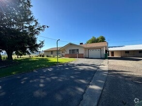 Building Photo - 5842 Henley Rd