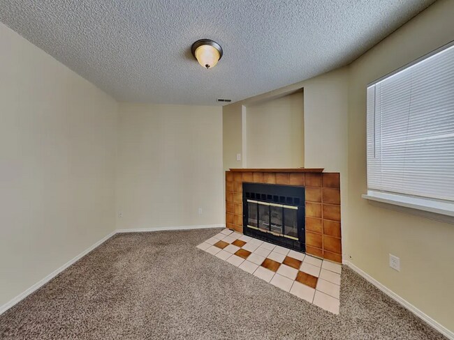 Foto del edificio - 3473 Foxridge Dr