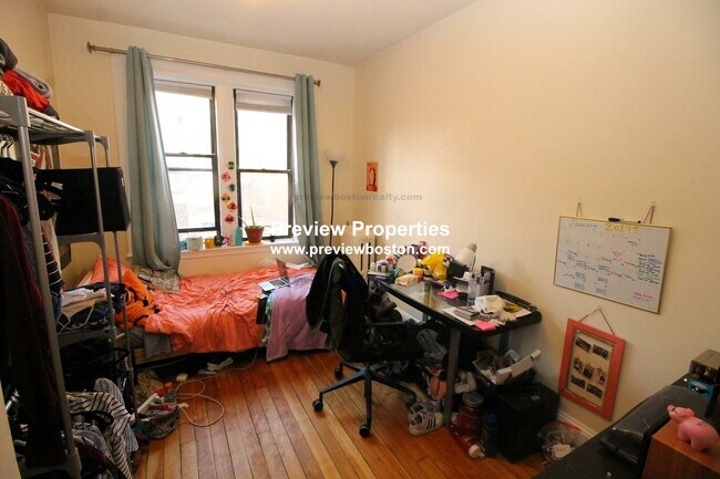 Foto del edificio - 14 Glenville Ave