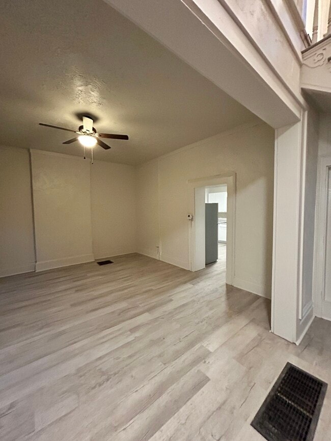 Building Photo - 618 Woodlawn Ave