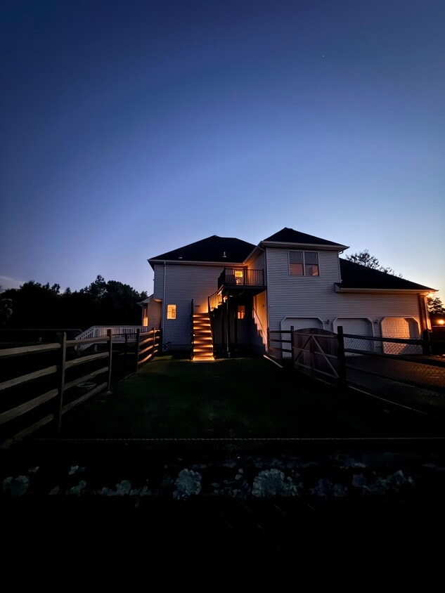 2nd floor private entry. Private fenced in yard. - 12 Cheyenne Dr