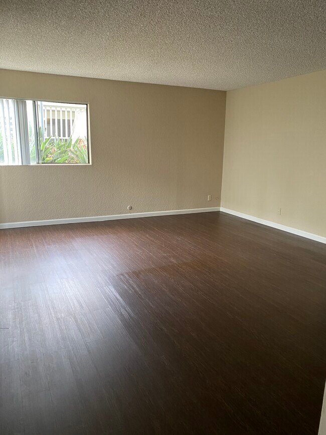 Living Room - 324 Victoria St