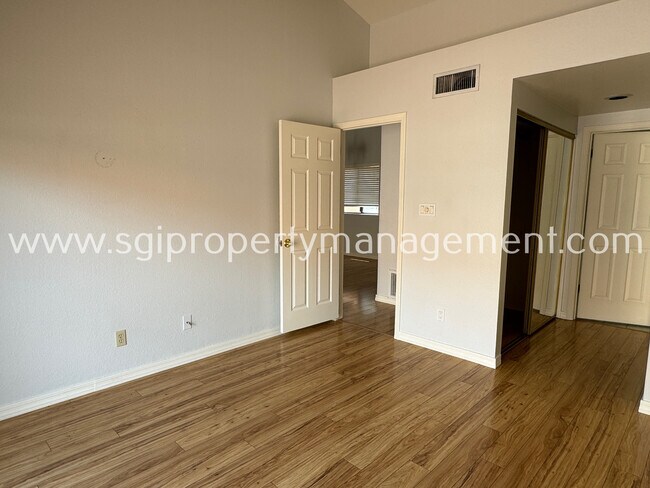Building Photo - 945 N Pasadena-53
