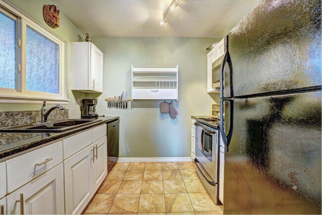 Foto del edificio - 3231 Lakeside Dr