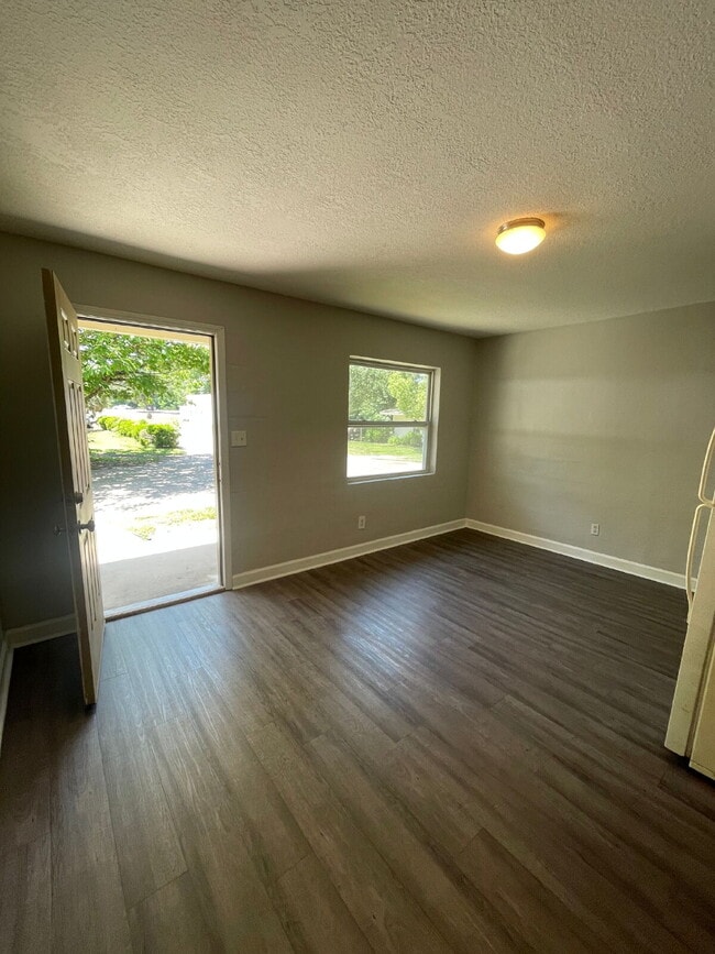 Building Photo - Upgraded studio!