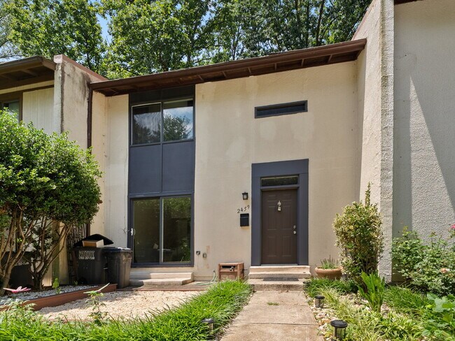 Foto del edificio - Spacious Reston Townhome in a Prime Centra...