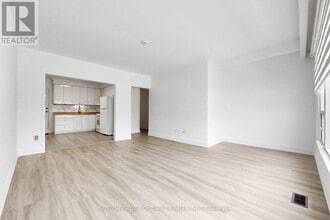 Building Photo - 809 St Clair Ave W