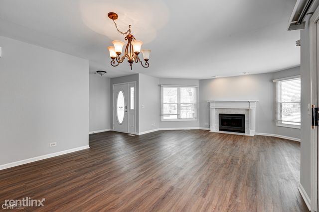 Foto del edificio - 341 Satinwood Ct S