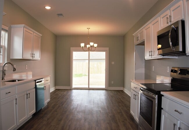 Building Photo - 3 Bedroom, 2 Bath Home in Valley View- Com...