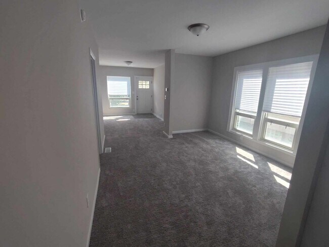Open concept living/dining - 4344 Wabash Ave