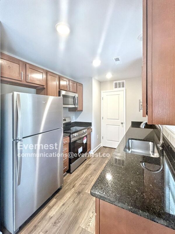 Foto del edificio - 1653 Reynolds Forest Dr