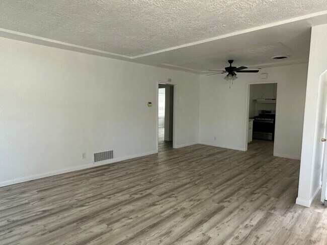 Building Photo - REMODELED HOME!