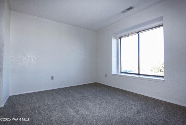 Building Photo - 3069 Cascades Ct
