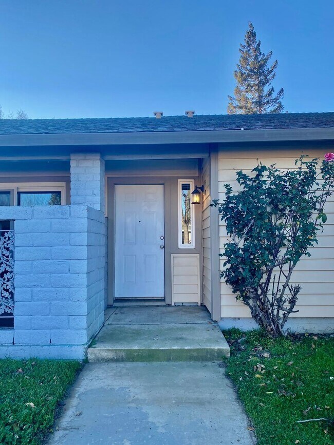 Building Photo - 3 br, 2 bath House - 1336 Van Buren Place