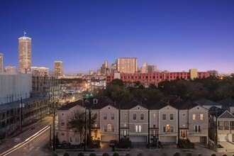 Building Photo - 1005 S Shepherd Dr