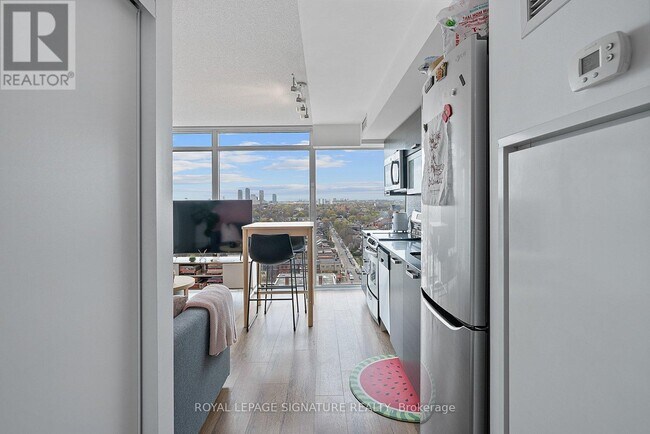 Building Photo - 36 Lisgar St