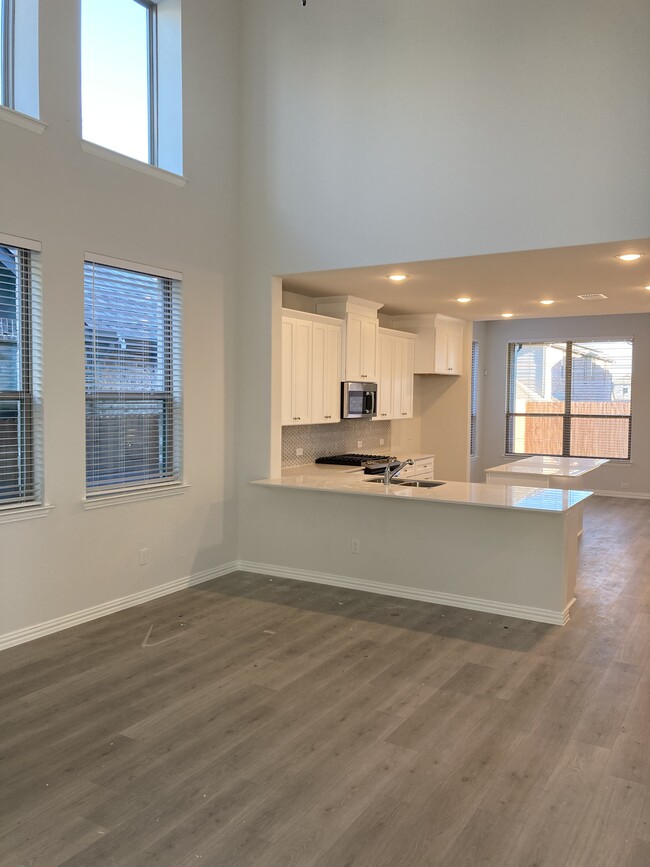 Building Photo - 3908 Chesapeake Ln