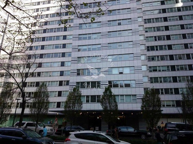 Primary Photo - 215 E 68th St