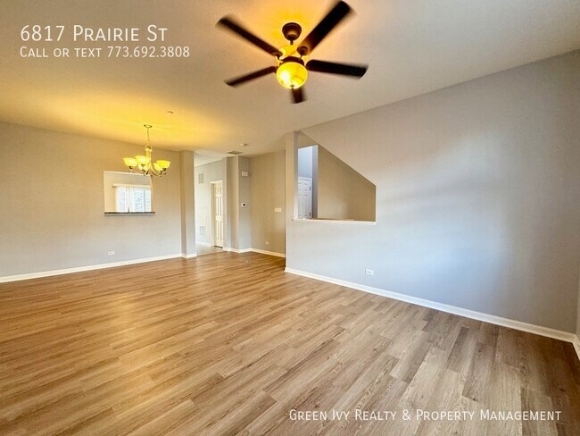 Building Photo - Multi-level, Modern Townhome on a Quiet St...