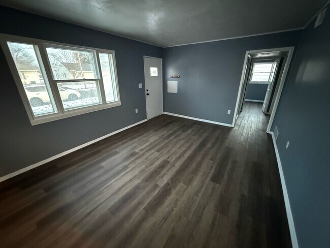 Foto del edificio - 2103 Willowrow Ave NE