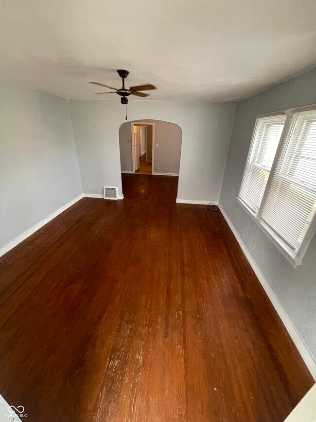 Foto del edificio - 5324 Winthrop Ave