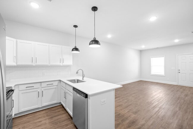 Building Photo - 760 Tracy Lane