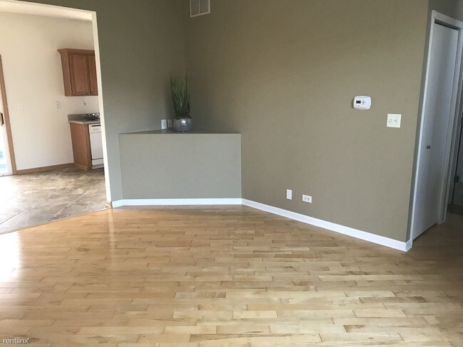 Building Photo - 2 br, 1 bath House - 3068 Woodside Dr