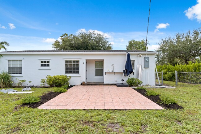 Building Photo - 259 Bloomfield Dr