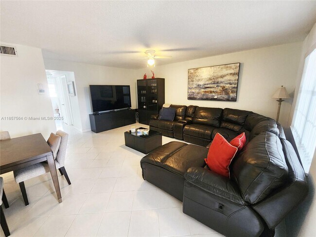 Building Photo - 580 Egret Dr