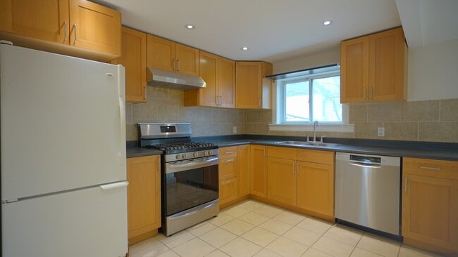 Photo du bâtiment - 1164 Queen St E